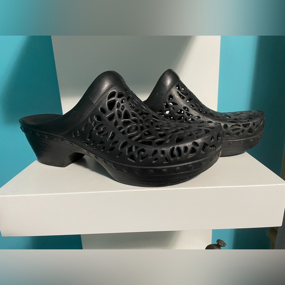 Dansko floral cutout clogs black size 39.